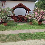 Rakos-Patak Family House