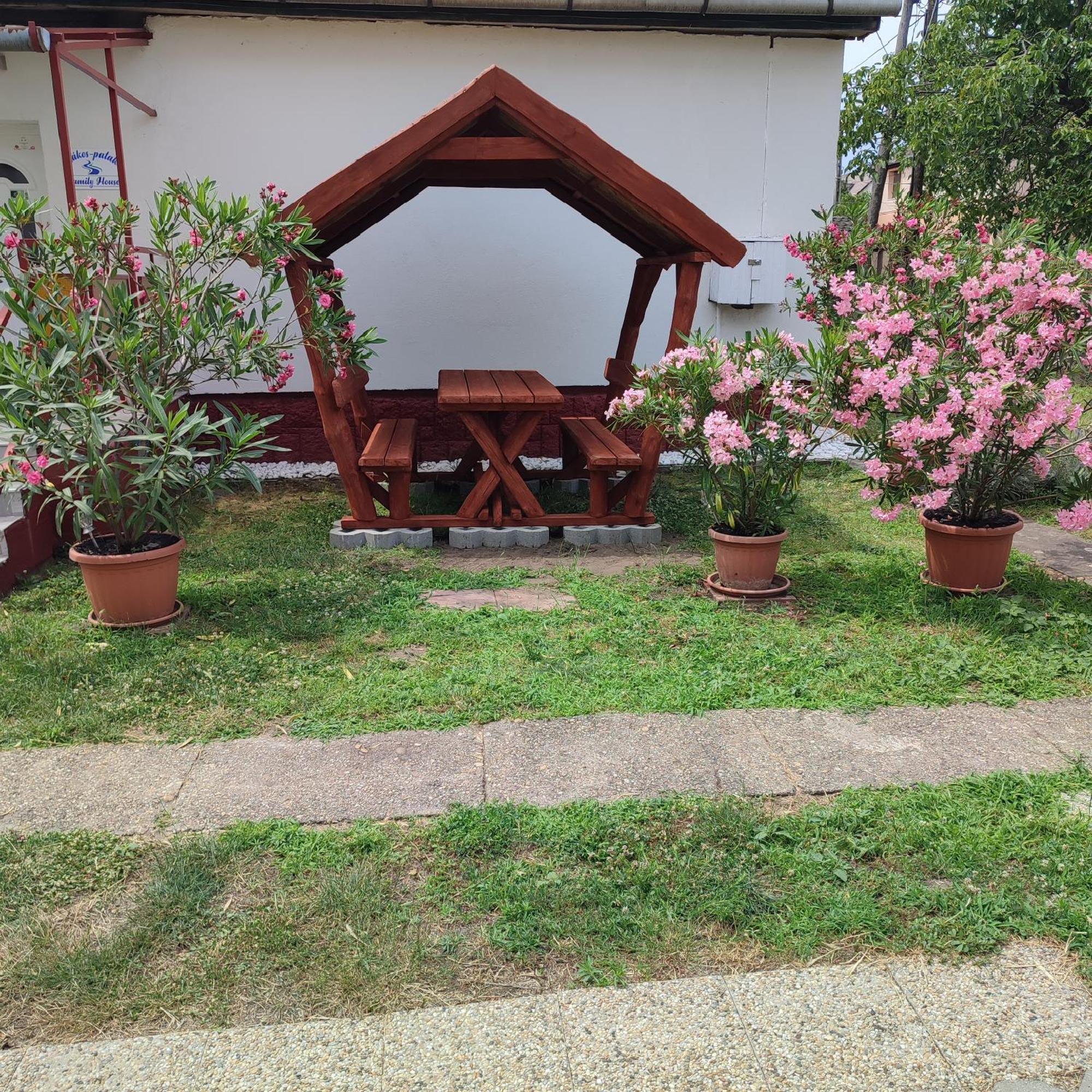 Rakos-patak Family House Guest house *